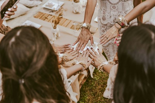 Junggesellinnenabschied im Glamping: 5 Unterk&uuml;nfte f&uuml;r jeden Bachelorette-Typ