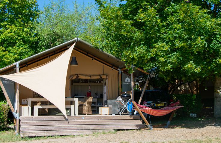 Camping Le Petit Trianon - Safarizelte Loire